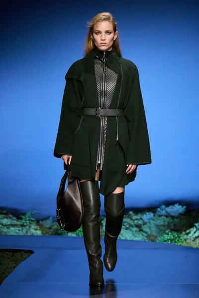 Look 30